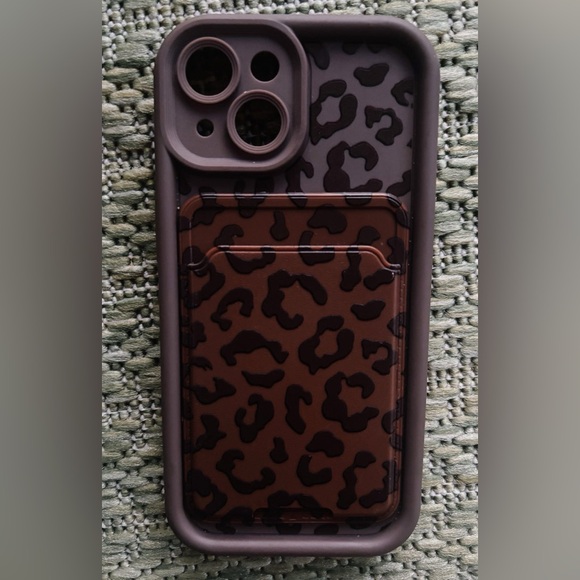 Leopard Print iPhone 15 Case with Card Holder - Picture 1 of 1